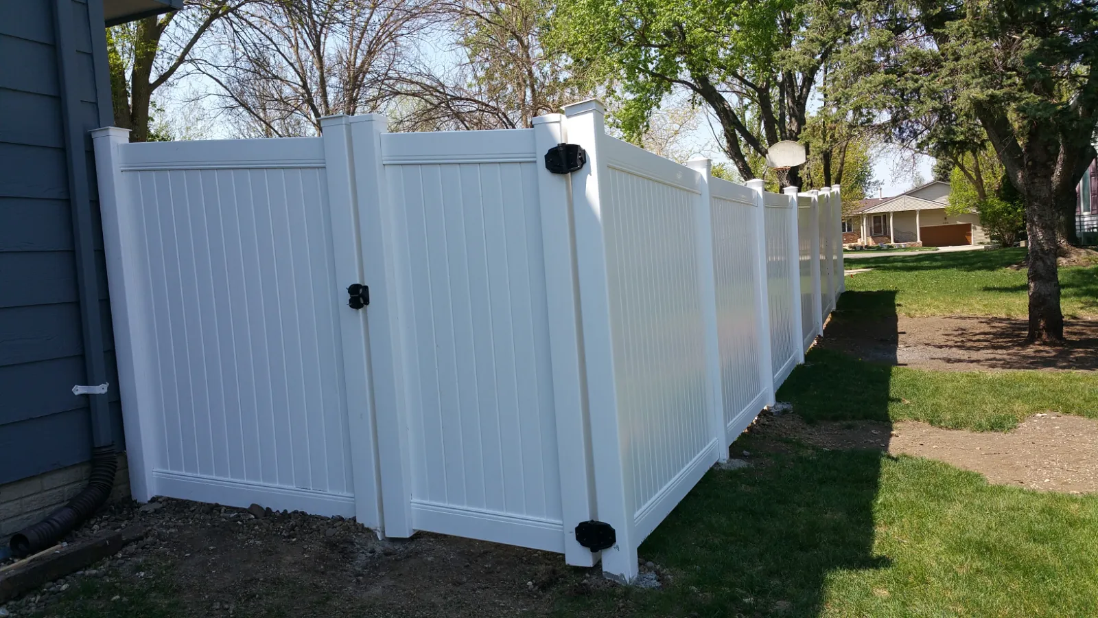 Residential vinyl fence installation